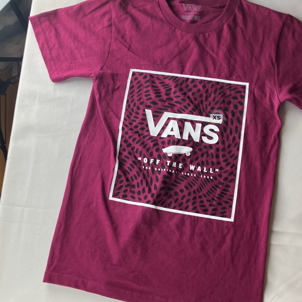 VANS Maroon Graphic Tee – XS Youth – Off The Wall Logo
